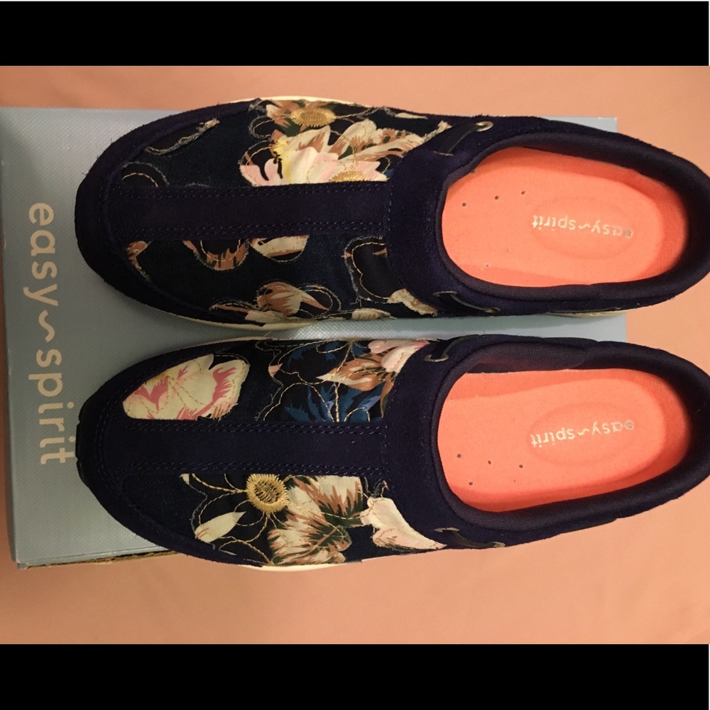 Ladies Easy Spirit Shoes - NEW  7.5
